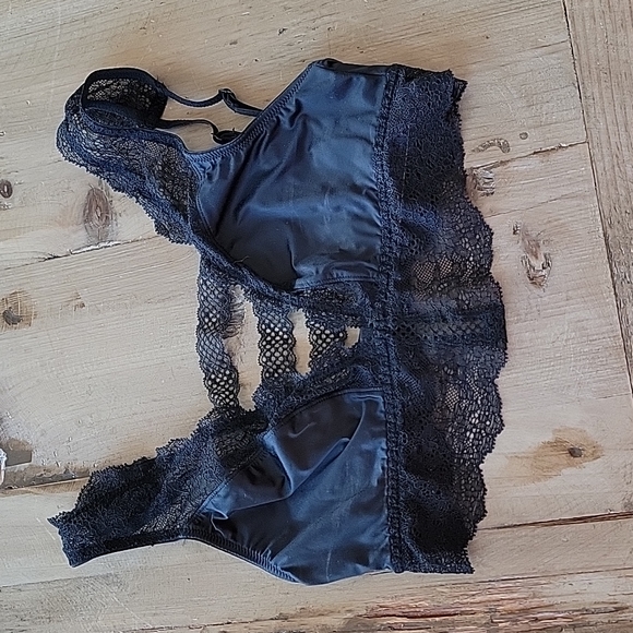 Victoria's Secret Bralette Bundle - Picture 11 of 13